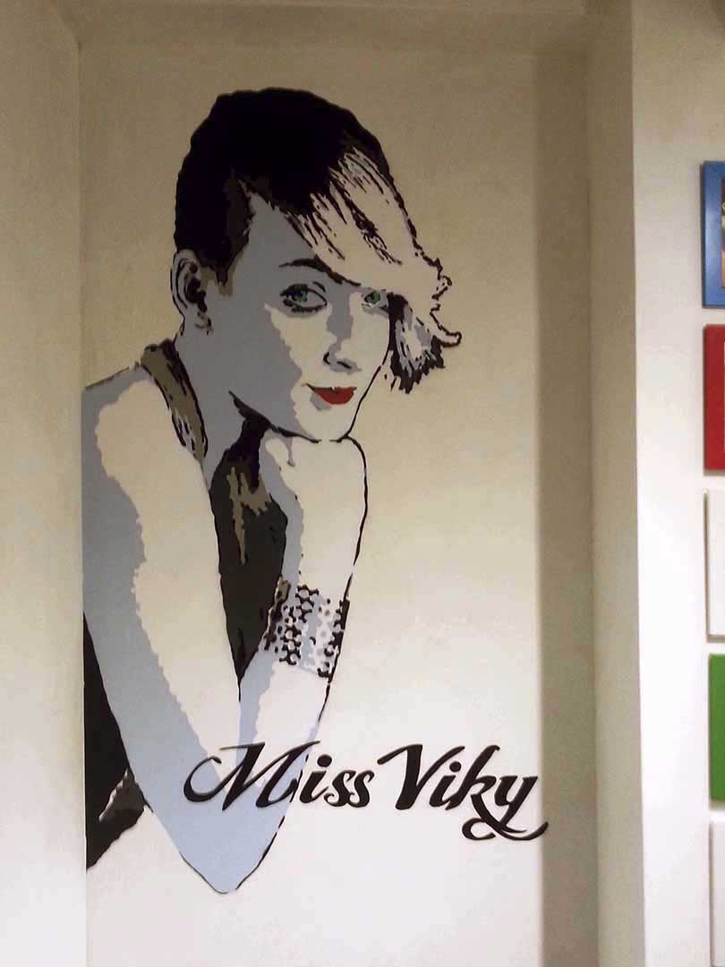 Miss Viky, spray acrilico su parete, Roma