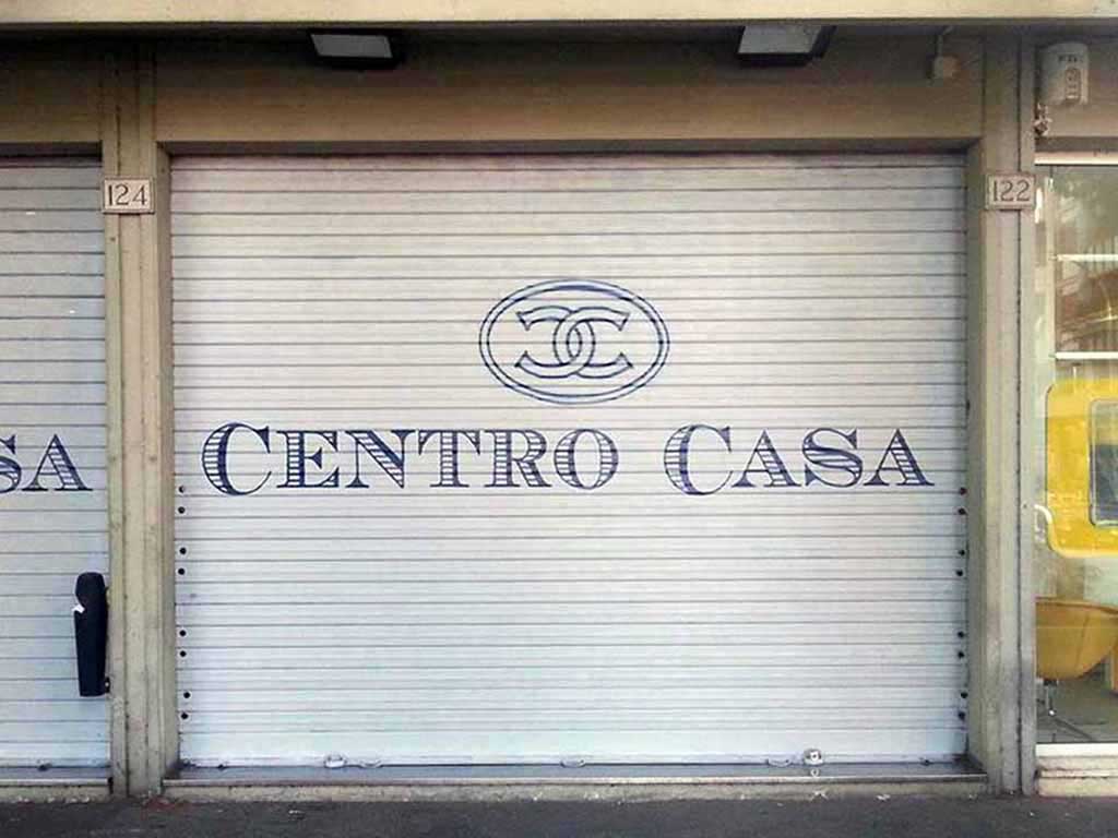 Decorazione serranda Centro Casa, spray acrilico, Roma