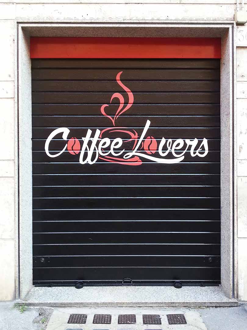 Decorazione serranda Coffee Lovers, spray acrilico, Roma