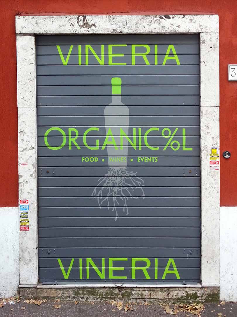 Decorazione serranda Organicol vineria, spray acrilico, Roma