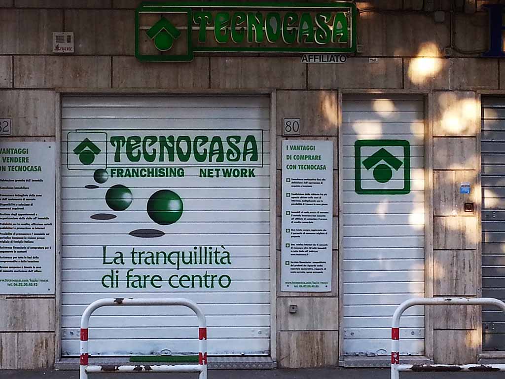 Decorazione serranda Tecnocasa, spray acrilico. Talenti, Roma