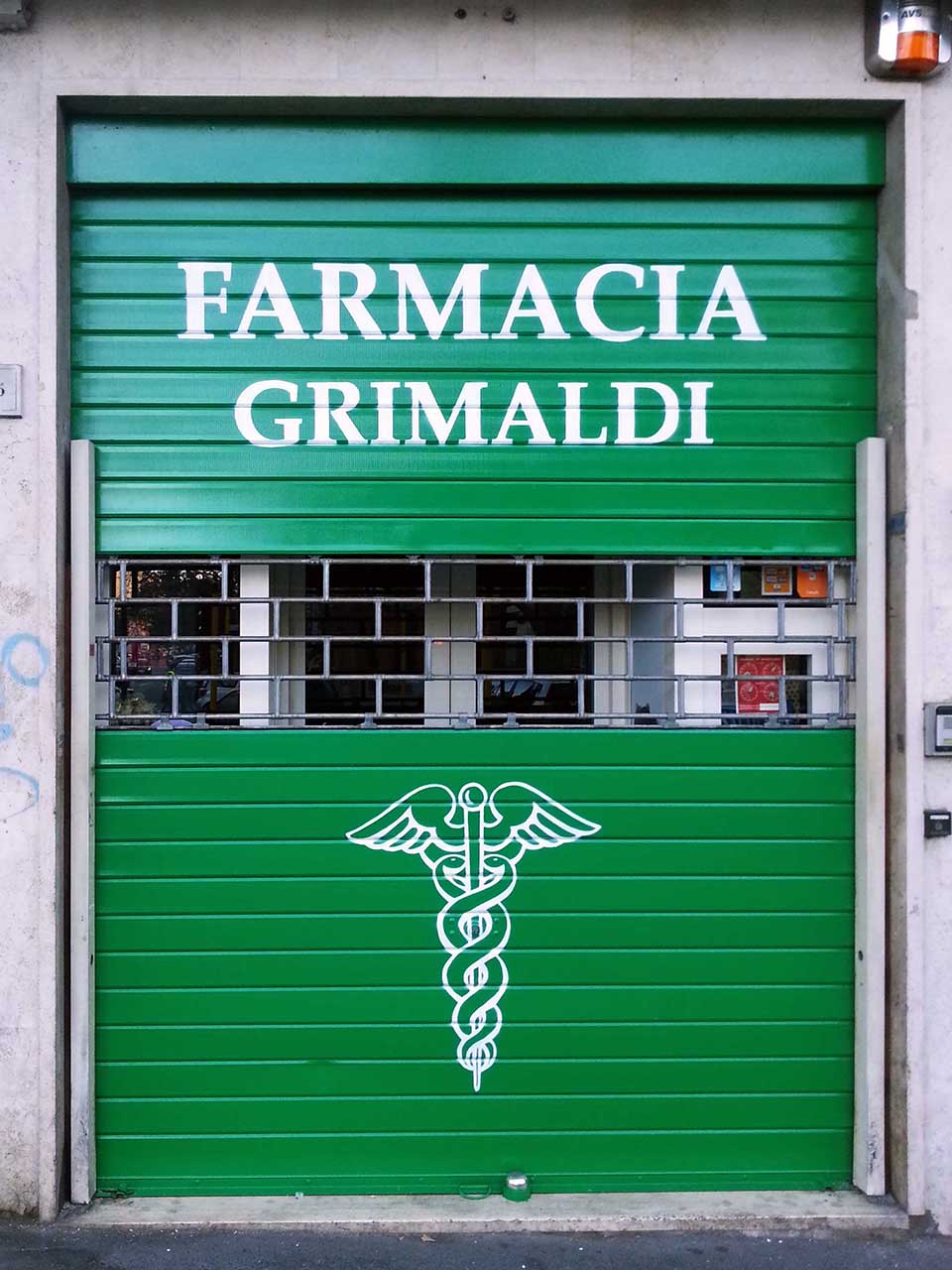 Decorazione serranda Farmacia Grimaldi, spray acrilico, Roma