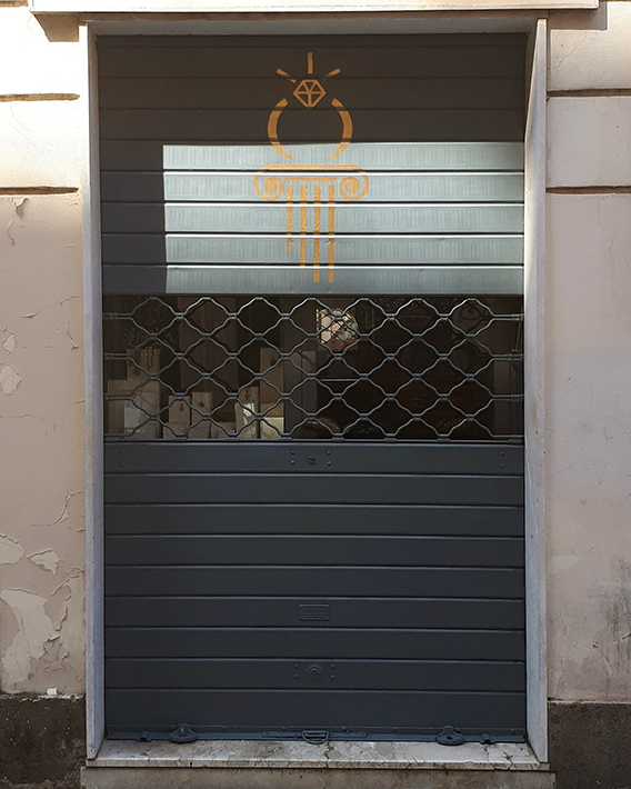 Decorazione serranda Gioielleria, spray acrilico, Roma